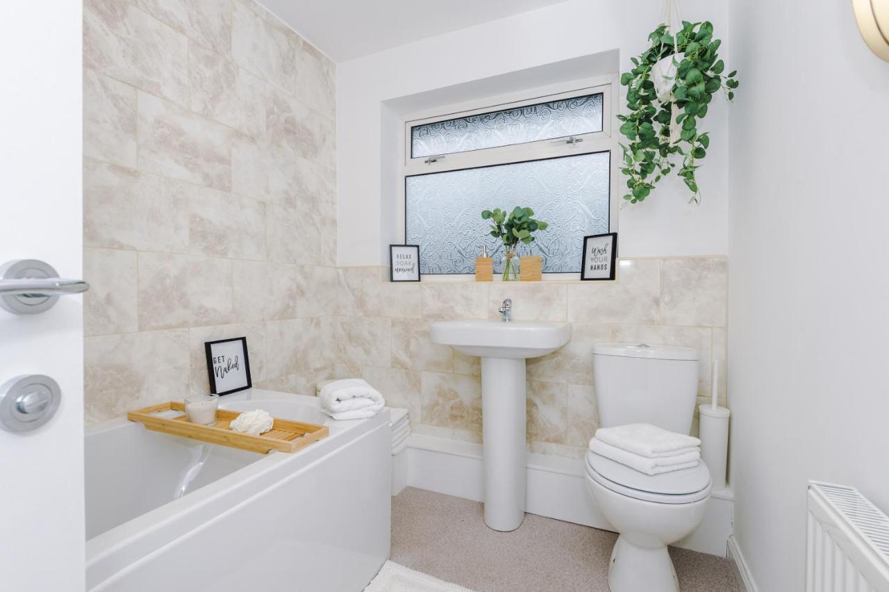Welcoming 3 Bed Home, 10 Mins From Chester Races And Zoo Saughall Esterno foto
